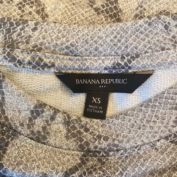 Banana Republic Gray Snake Skin Print Long Sleeve Lightweight Sweatshirt SZ XS - Picture 7 of 8